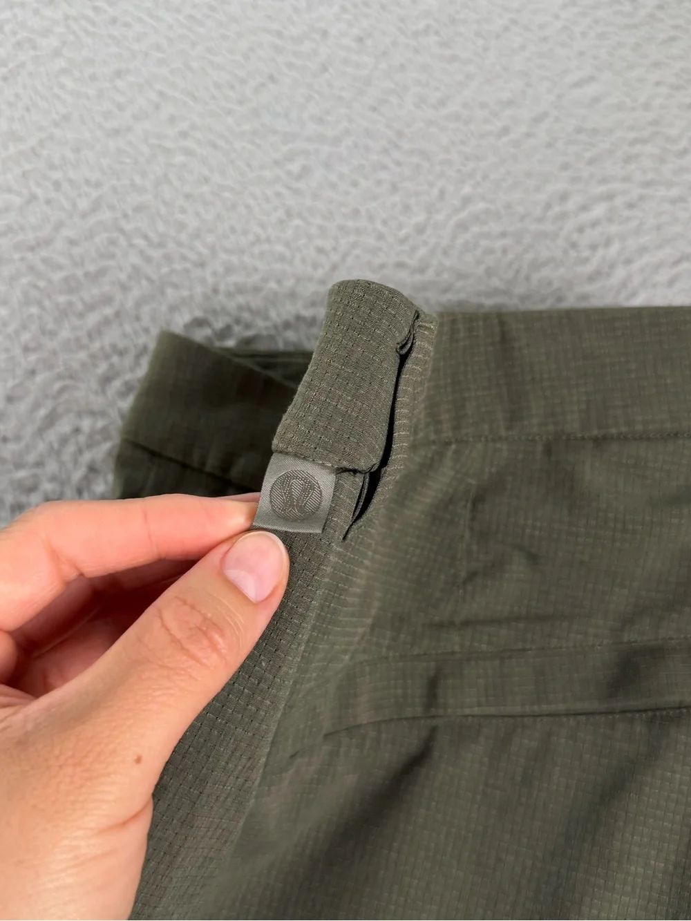 Lululemon Commission Pants Mens 32 Green Slim Fit WovenAir Chino Athleisure